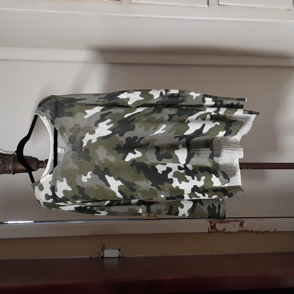 NWOT SZ L  oversized camouflage shirt